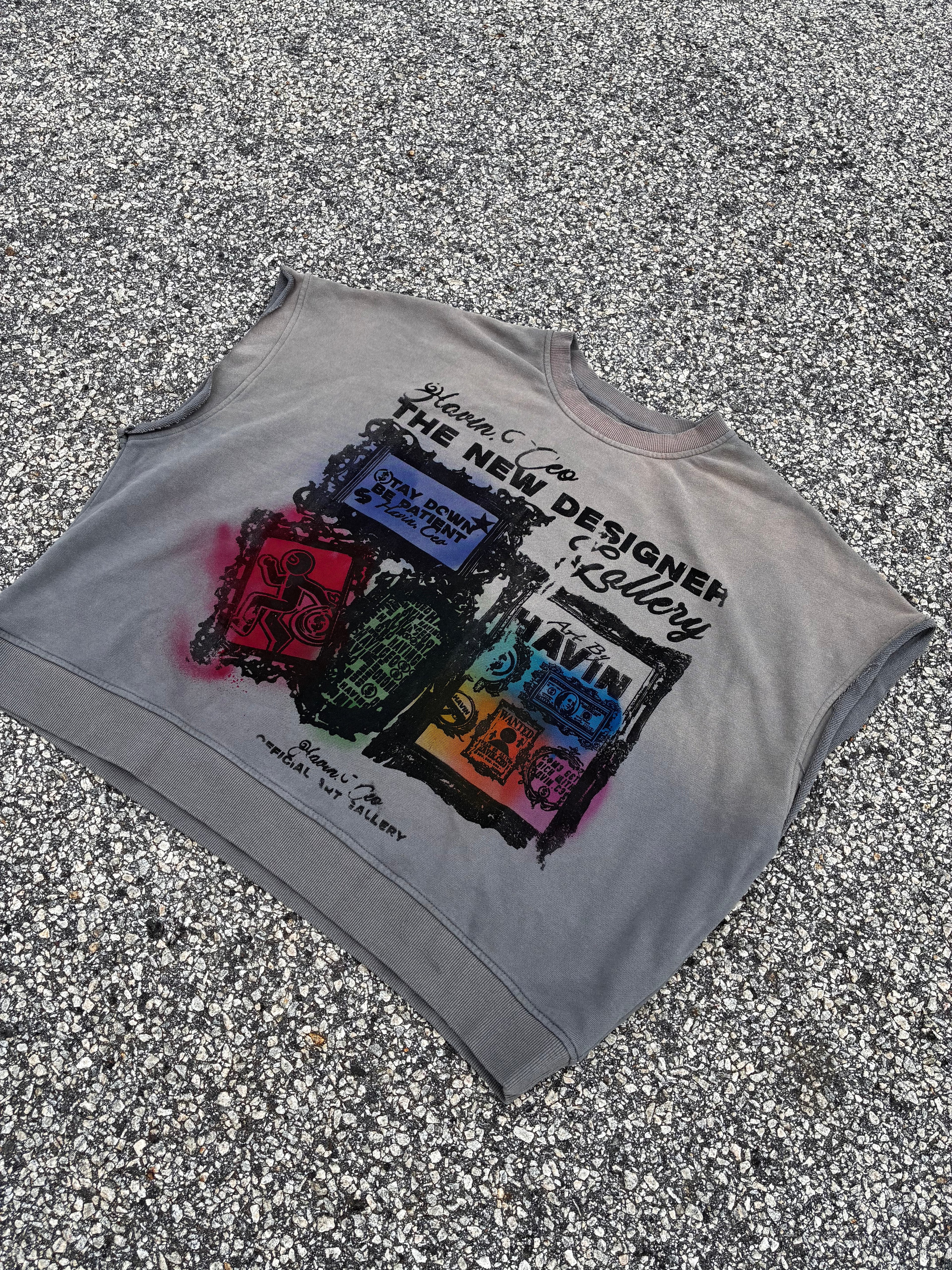 GALLERY SLEEVELESS TEE