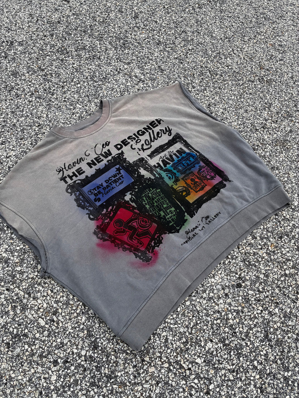 GALLERY SLEEVELESS TEE