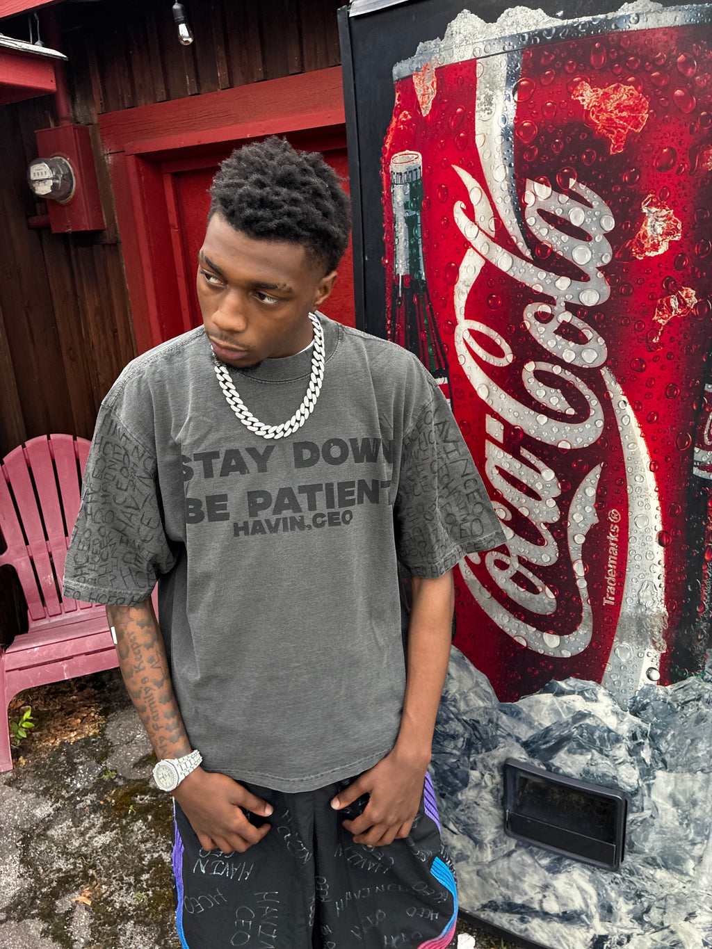 STAY DOWN BE PATIENT HAND WROTE HAVINCEO LOGO TEE GREY