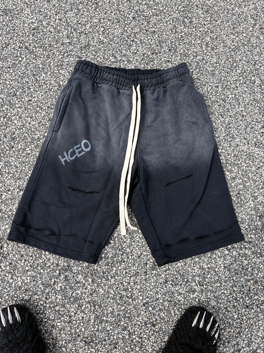 DISTRESSED HANDWROTE BAGGY LOGO SHORTS