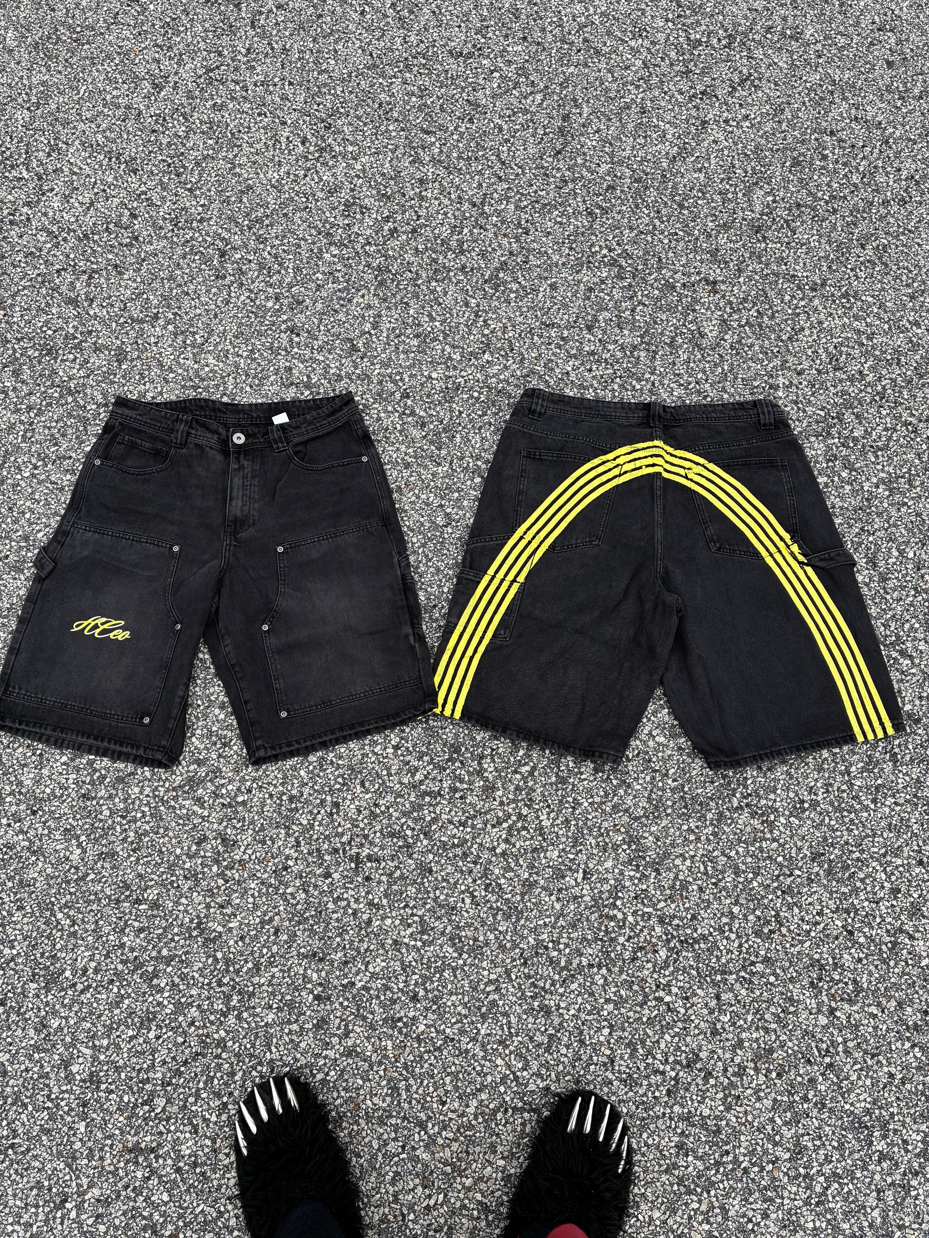 HAVINCEO BLACK AND YELLOW CURVE JORTS