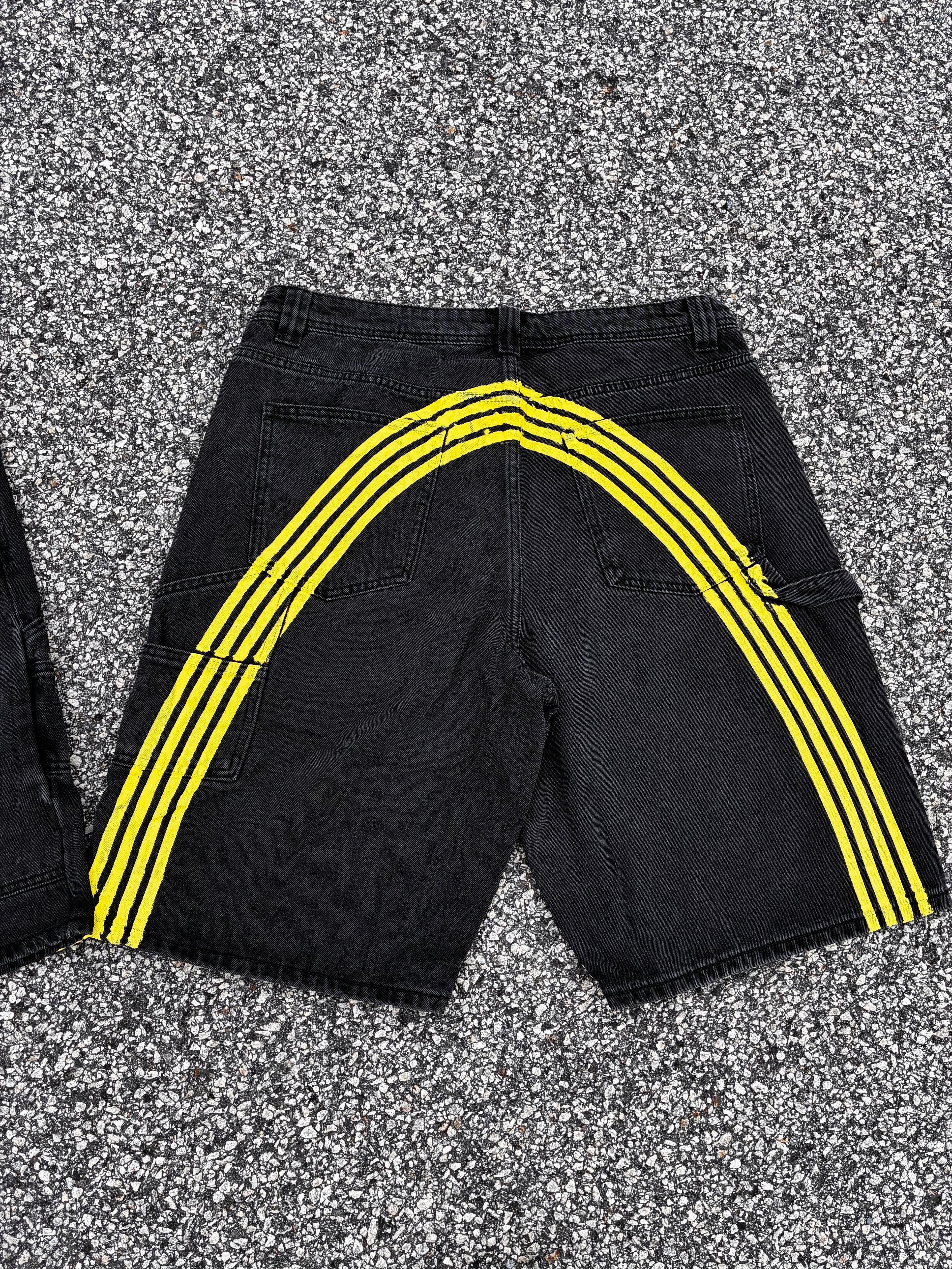 HAVINCEO BLACK AND YELLOW CURVE JORTS