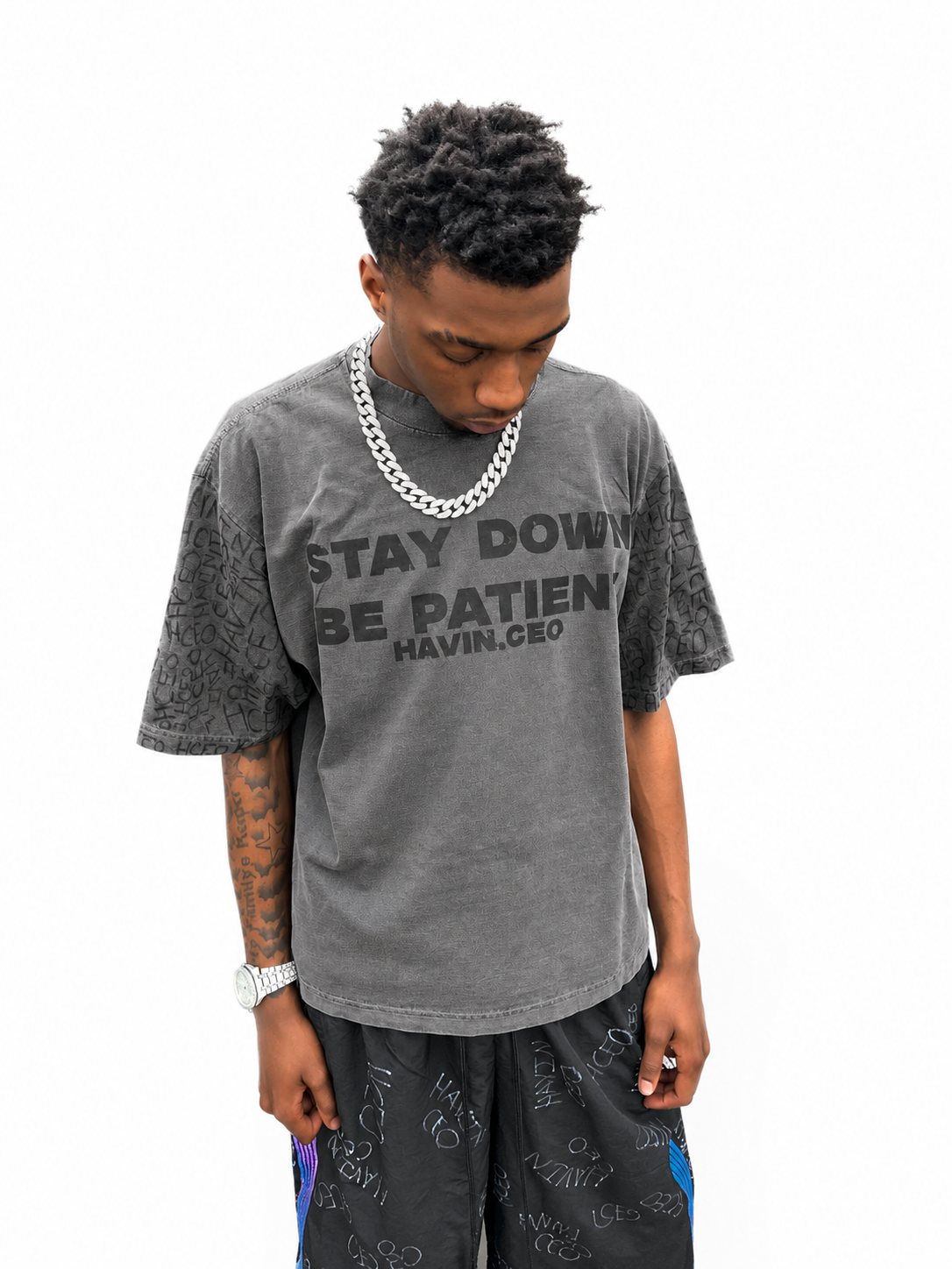 STAY DOWN BE PATIENT HAND WROTE HAVINCEO LOGO TEE GREY
